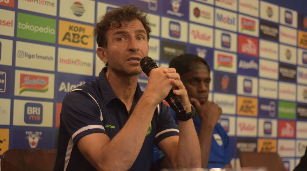 Laga krusial Persib melawan Persik