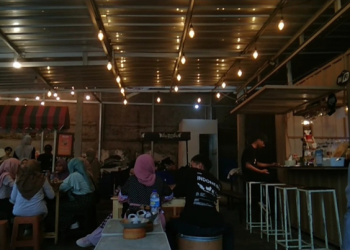 Nangkring Seblak, Kedai Seblak Dengan Konsep Yang Unik