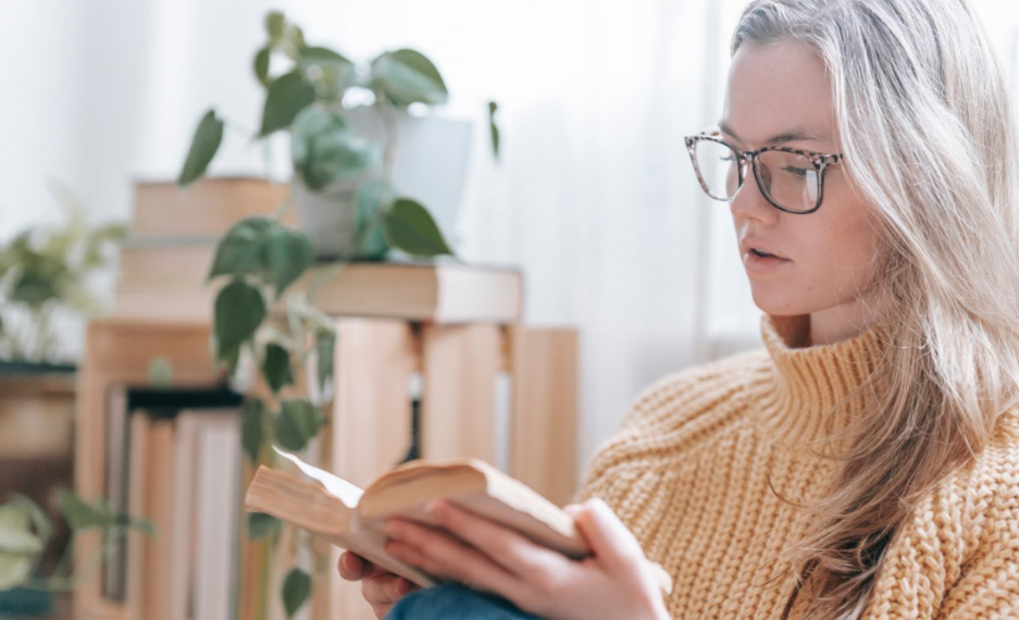 Selain Menambah Wawasan, Berikut 5 Manfaat Membaca Buku!