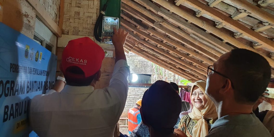 Negara Hadir, 2.110 Warga Tidak Mampu di Kabupaten Cianjur Dapat Listrik PLN