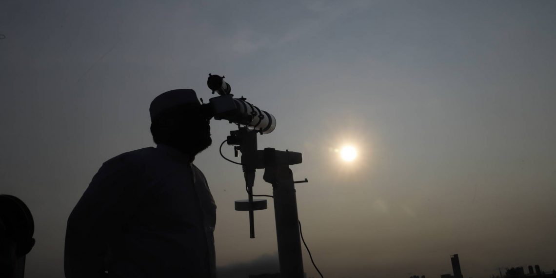 Hilal Isyaratkan 1 Syawal