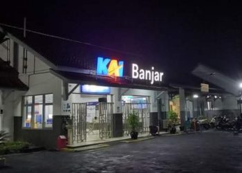 Arus Balik Mudik Lebaran 2023 di Stasiun Kerata Api Banjar