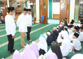 Lazis Darul Hikam Salurkan Bantuan Pada 11.588 Penerima Manfaat