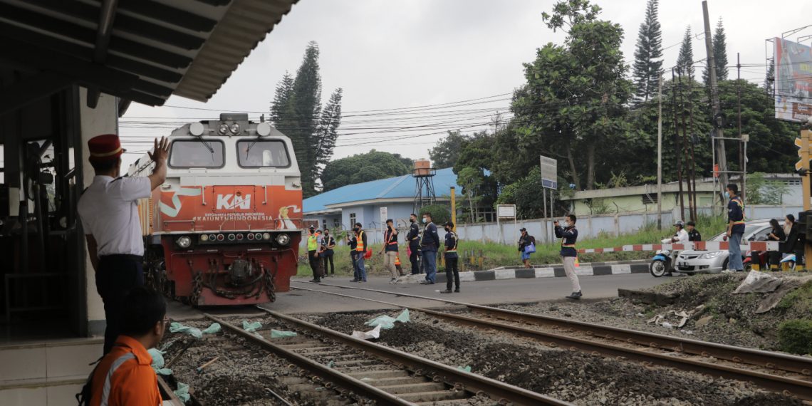 Frekuensi KA Meningkat, Daop 2 Bandung Imbau Pemudik Kendaraan Bermotor Waspada di Perlintasan Sebidang