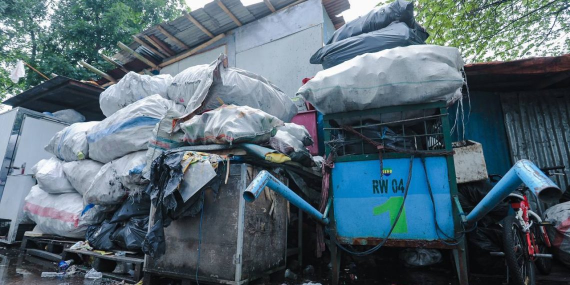 Angkutan Sampah di Kota Bandung Belum Normal, Ema : Baru 168  Dari Normal 220 Ritasinya