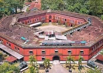 Pesona Wisata Bersejarah Benteng Van Der Wijck