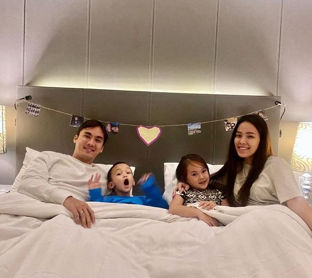 Potret Rendy Kjaernett Bintang FTV Bersama Keluarga