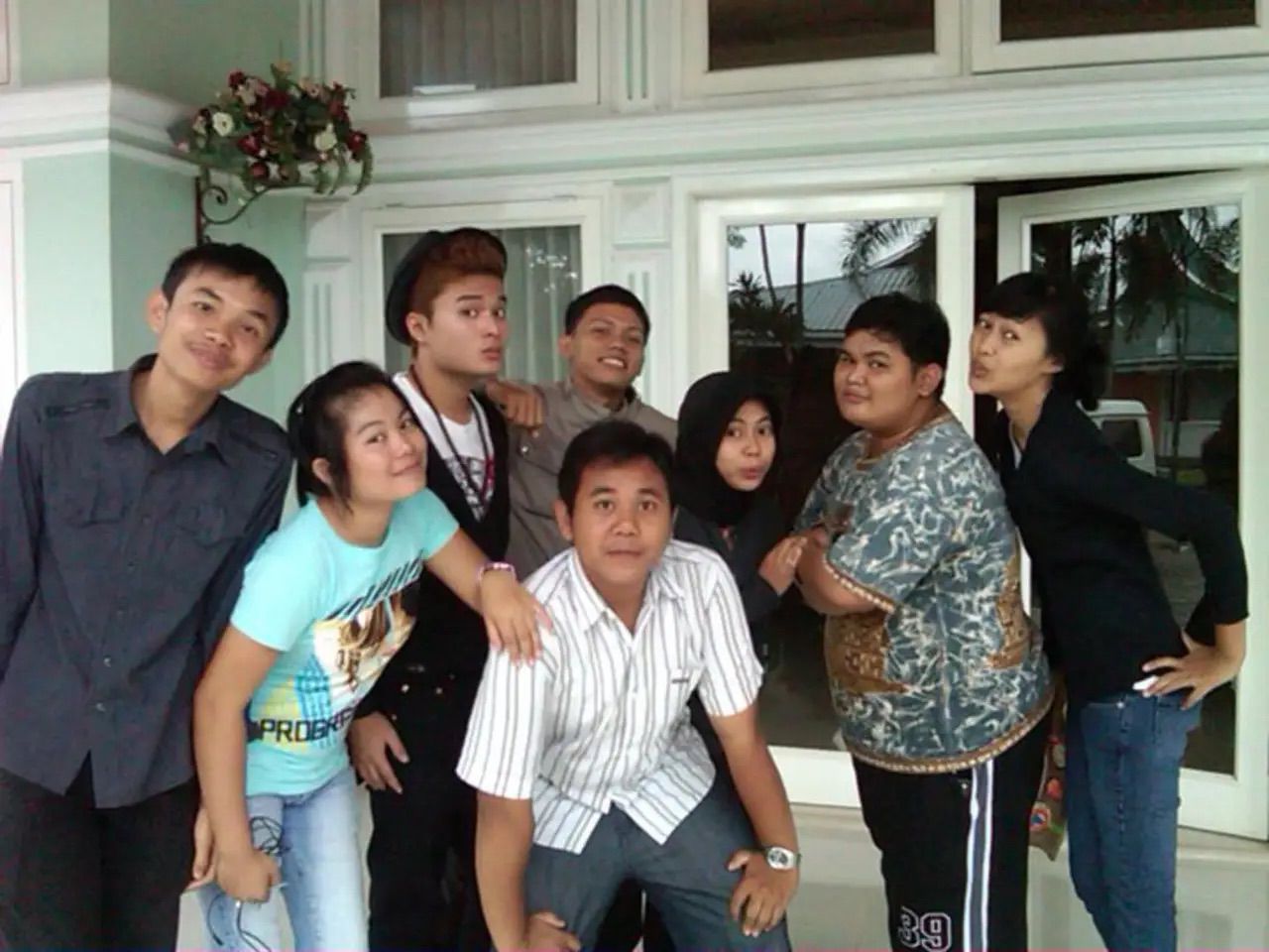 Kedekatan dengan teman-teman menjadi aset membangun usaha