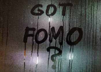 Bahaya FOMO dan Cara Mengatasinya