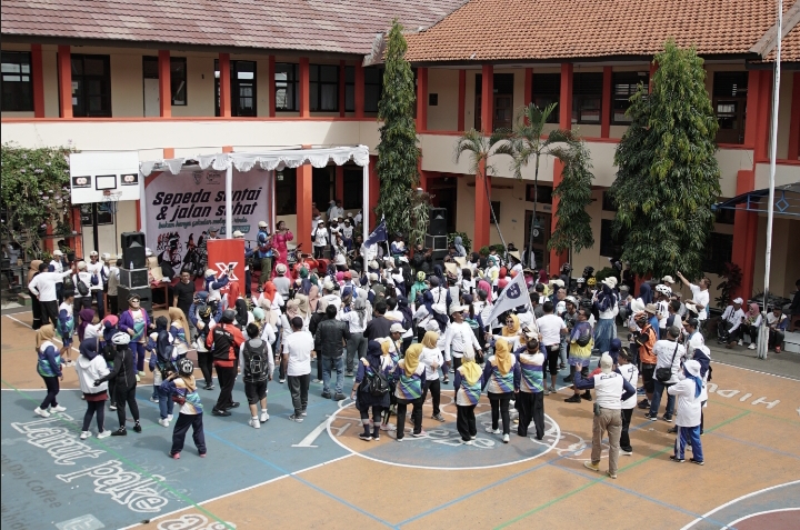 Sekitar 800 Alumni SMP 17 Bandung, Ikuti Jalan Sehat dan Sepeda Santai Relintang I Sport Jabar Arcamanik Bandung.