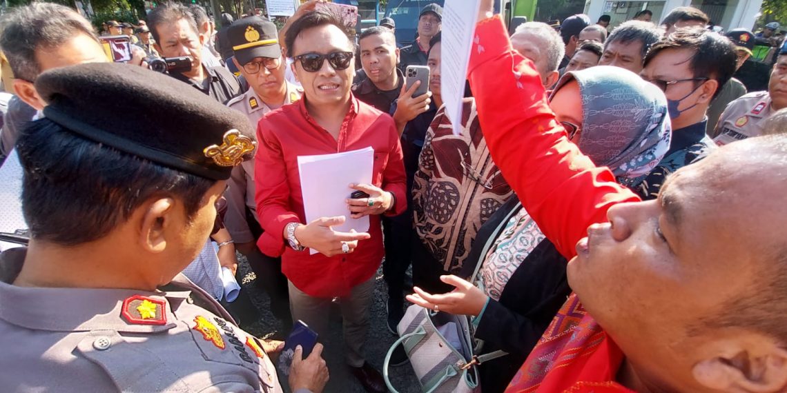 Para Pedagang di Lahan eks Propelat Tolak Penyegelan