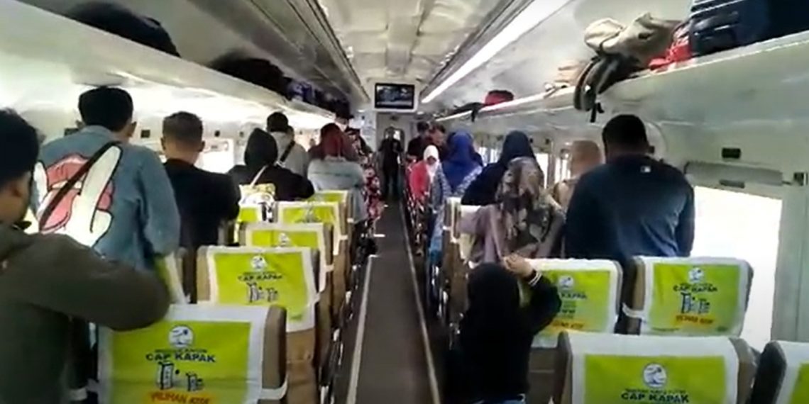 Kemeriahan HUT Ke-78 RI, Hibur 112.822 Penumpang KA