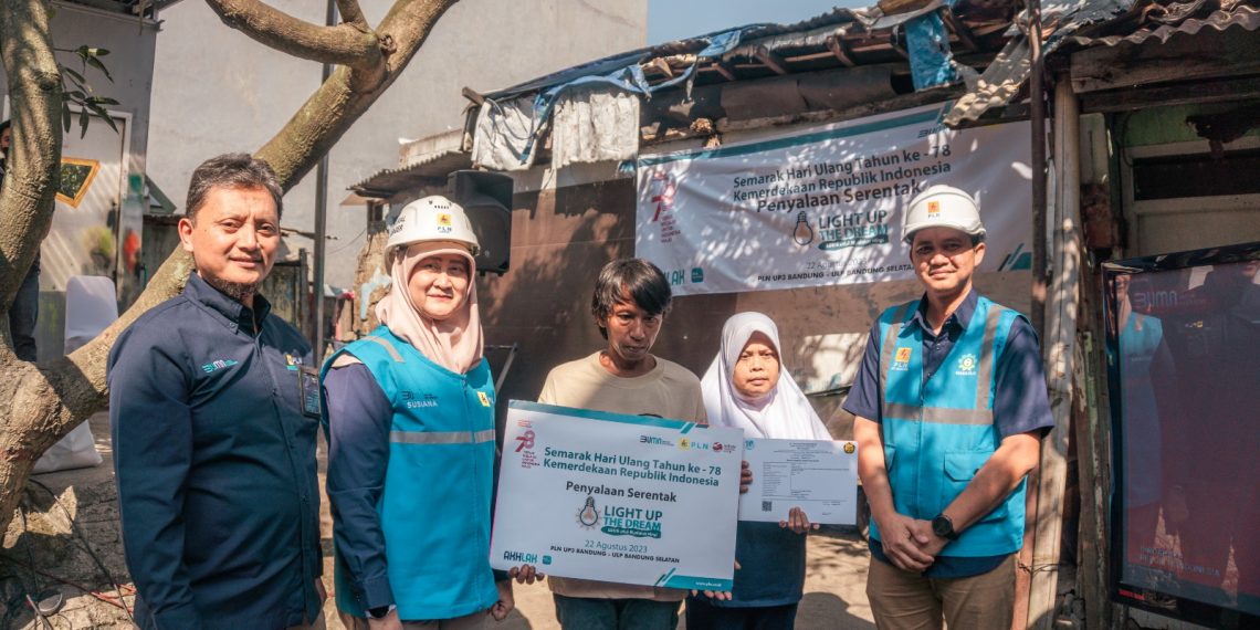 PLN Kembali Sambungkan Listrik Gratis Dari Donasi Pegawai ke 216 Pelanggan di Jabar