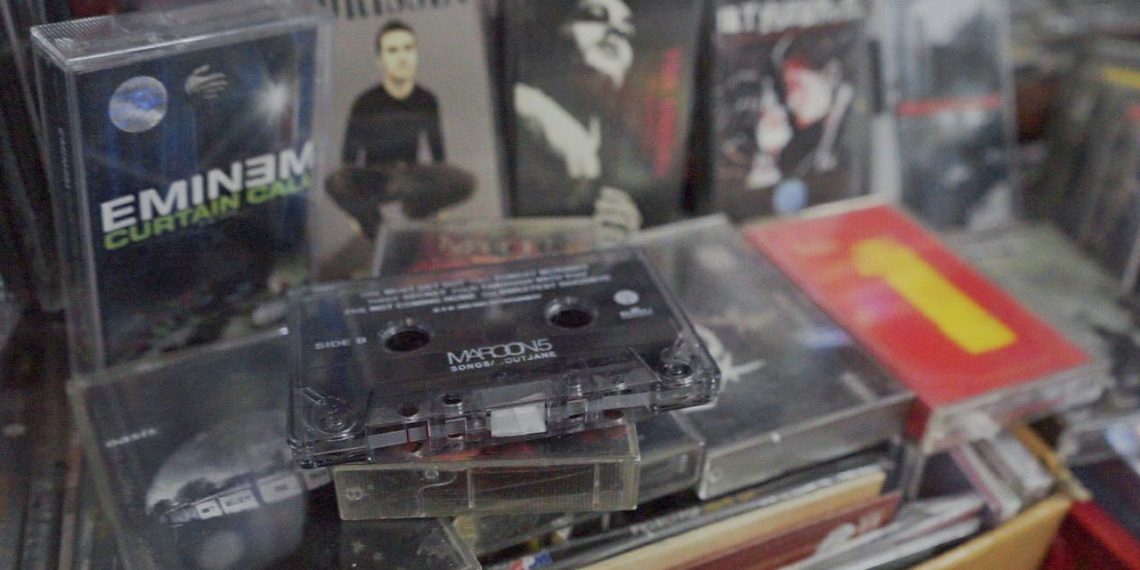 Menolak Punah, Pita Kaset Masih Bertahan di DU68 Bandung