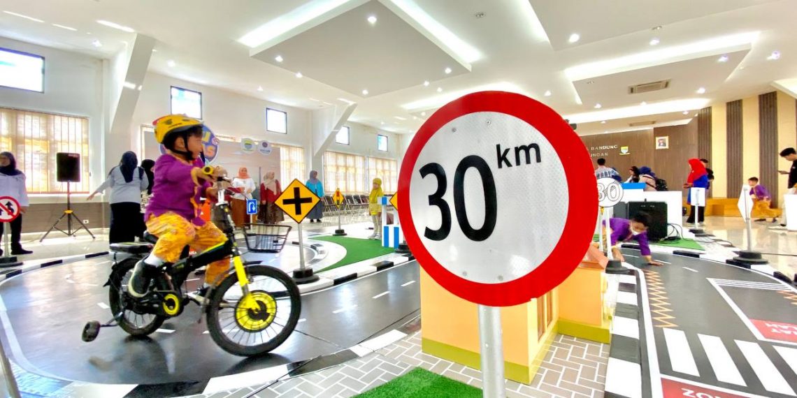 Edukasi Keselamatan Lalu Lintas, Dishub Luncurkan Taman Lalu Lintas Portable