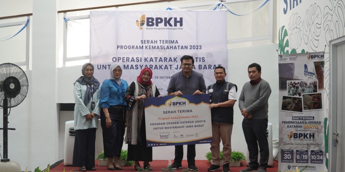 Serah Terima Program Operasi Katarak Gratis Masyarakat Jawa Barat, di Klinik Adiandra Medika Kota Bandung, Jawa Barat, Jumat 6 Oktober 2023. (foto : istimewa)