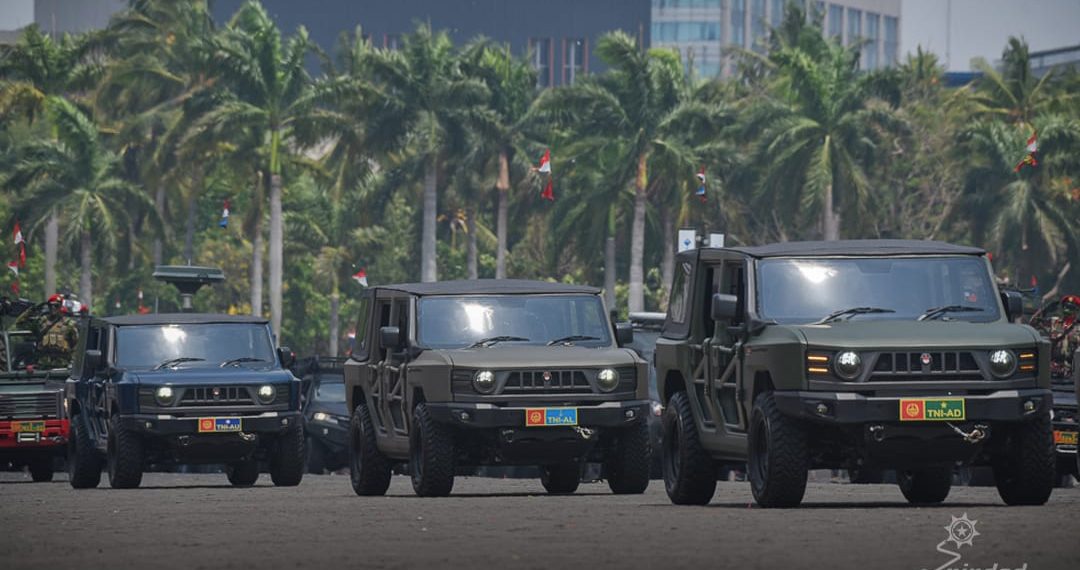 Presiden RI & Panglima TNI Saksikan Defile Ranops Maung 3 Matra dan Berbagai Ranpur Pindad