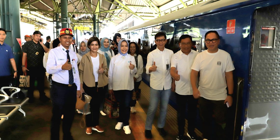 Wamen BUMN II Jajal Layanan Kereta Compartment Suites, Berikut Filosofi Ornamennya