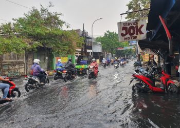 Bandung Diguyur Hujan, Jalan di Kawasan Gedebage Sempat Tergenang Air