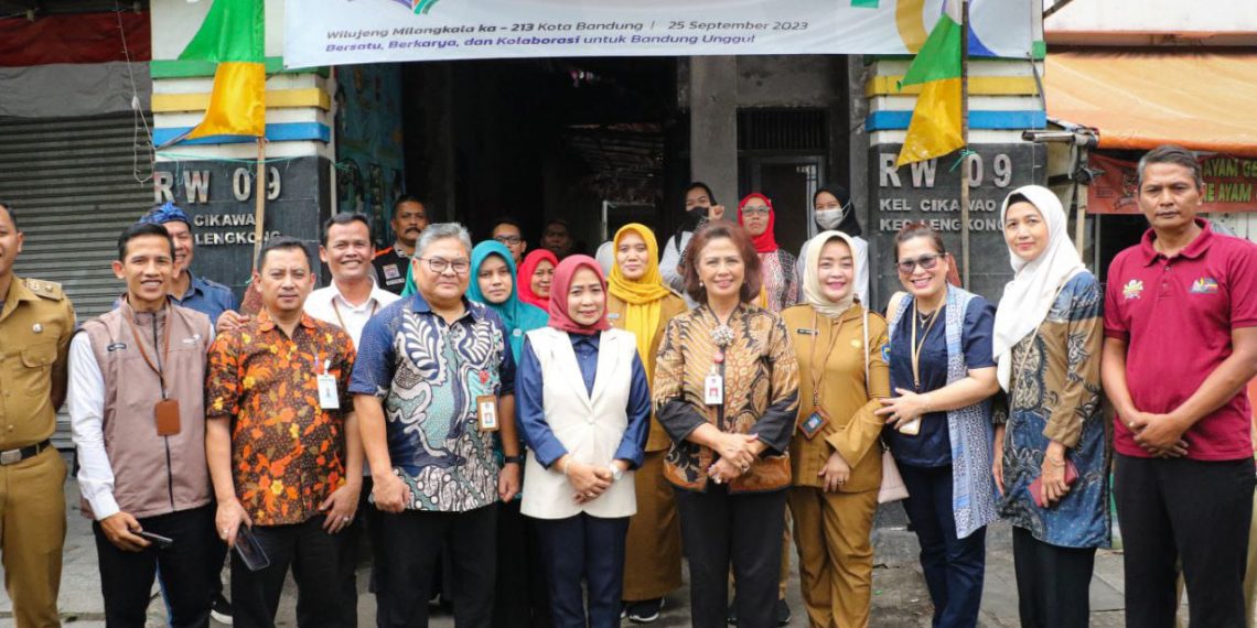 Tim Kota Bandung dan Kemenko PMK Kunjungi Keluarga Berisiko Stunting