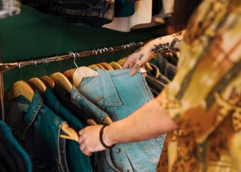 Menggali Sejarah Mode, Kembalinya Tren Vintage dalam Dunia Fashion