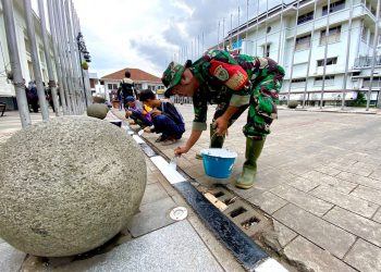 Kodim 0618/BS Bersama Stakeholder Lain Bebersih Selokan hingga Sungai di Kota Bandung