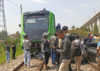 Avanza Tertemper KA Feeder di Perlintasan Sebidang, Berikut Himbauan KAI
