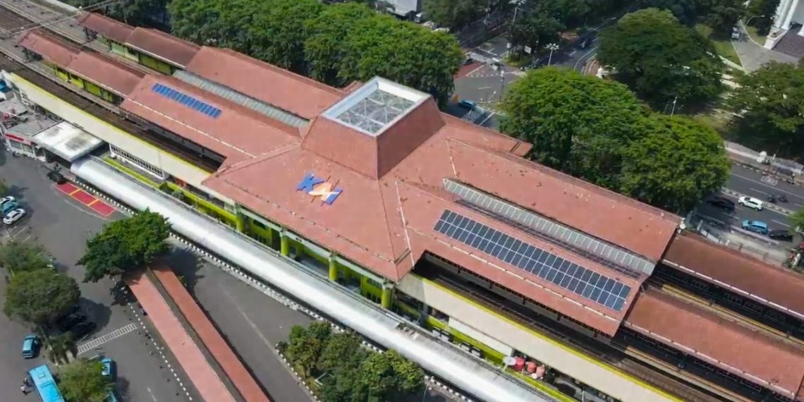 Dukung Pengurangan Emisi Karbon, KAI Resmikan PLTS di 40 Stasiun dan 2 Balai Yasa