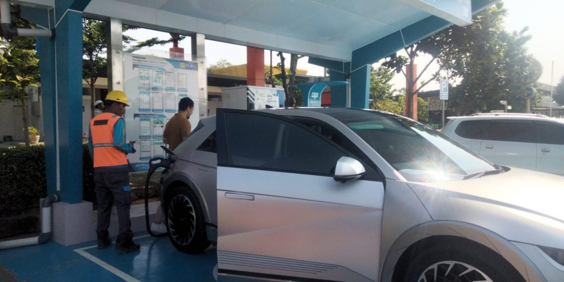 Transaksi Pengisian Kendaraan Listrik Saat Libur Natal 2023 di Jawa Barat Melonjak 569 Persen