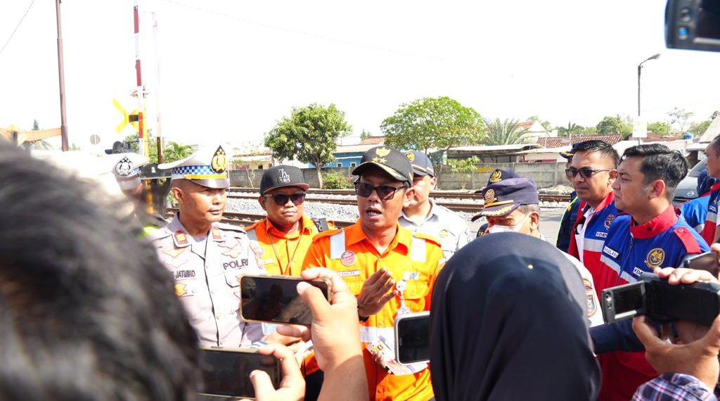 STOP Terobos Perlintasan Sebidang, KAI Divre IV Tak Lelah Terus Edukasi Masyarakat