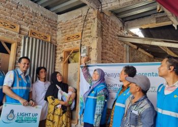 212 Pelanggan Kurang Mampu Terima Bantuan Sambungan Listrik Gratis Dari Donasi Pegawai PLN UID Jabar
