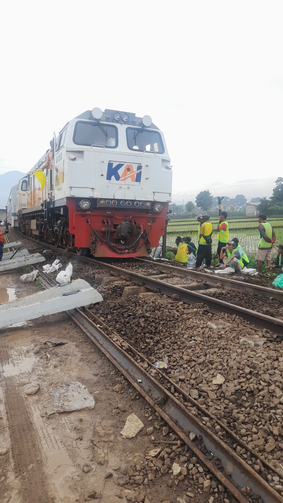 Evakuasi eks KA Turangga dan Commuterline Berhasil Dilakukan, Perjalanan Kereta Kembali Normal