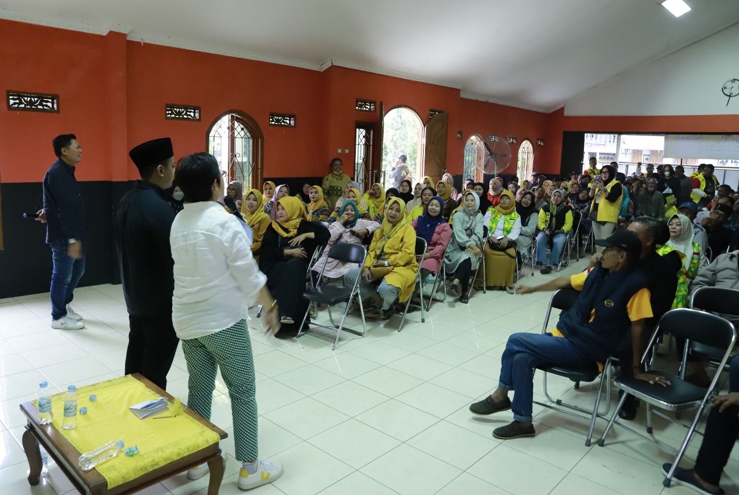 Anggota MPR RI dari Fraksi Golkar, Nurul Arifin mengajak masyarakat untuk terus mempererat nilai-nilai persatuan dan kesatuan yang terkandung 4 Pilar MPR RI di Bandung, 10 Maret 2024