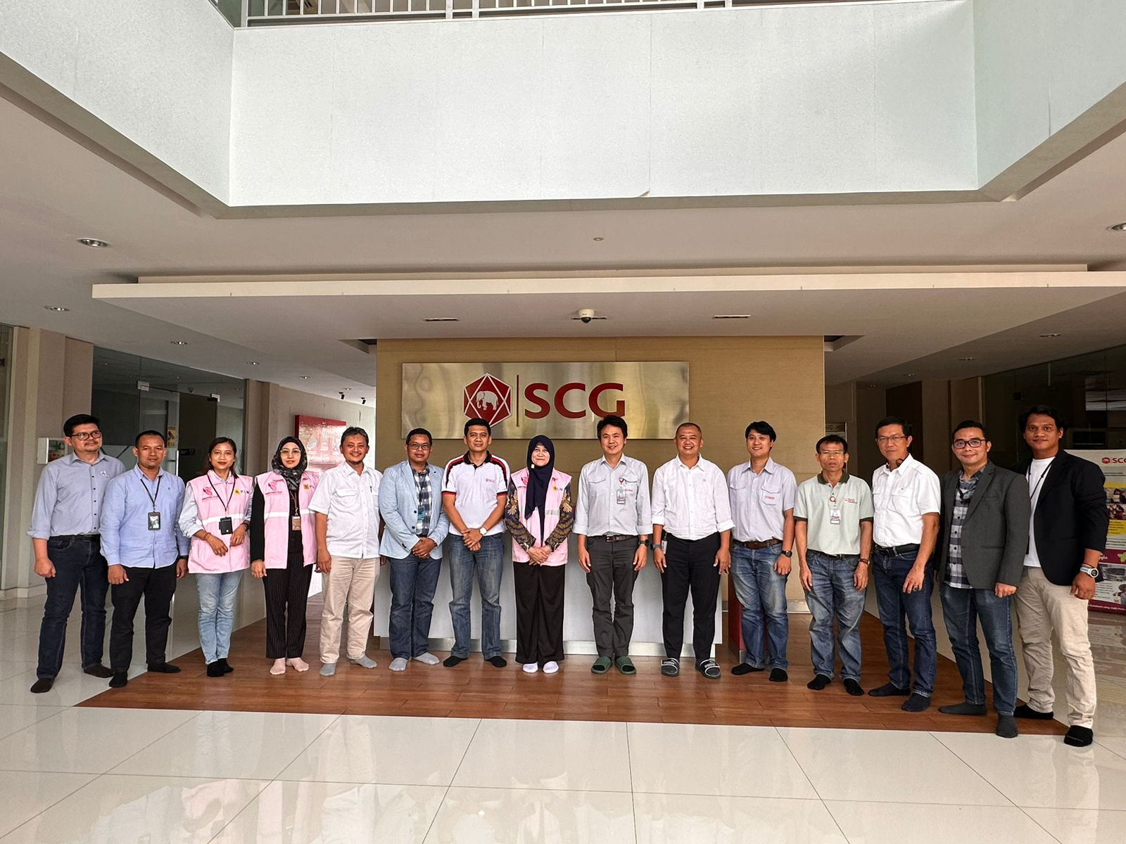 Dengar suara Pelanggan, GM PLN Jabar Ajak Srikandi PLN ke Perusahaan Semen Terbesar di Sukabumi