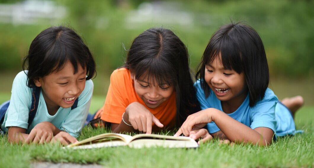 Segudang Manfaat Membaca Nyaring untuk Anak