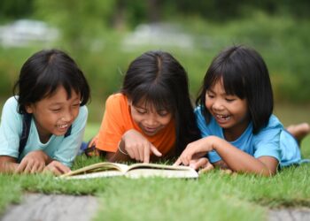 Segudang Manfaat Membaca Nyaring untuk Anak