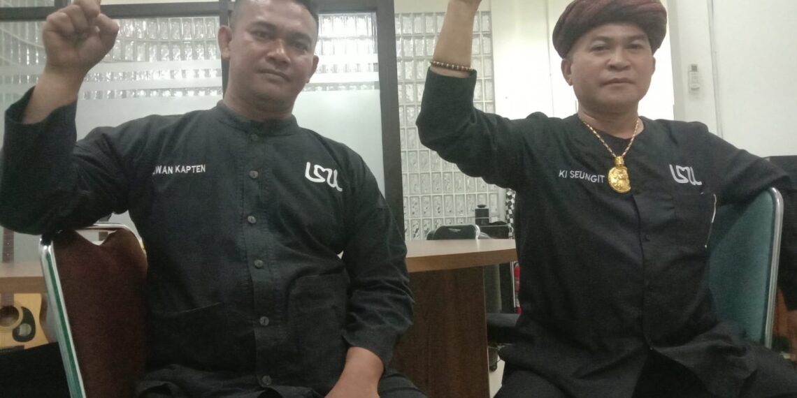 Kucing Liar Berkeliaran di Gedung DPRD Jabar