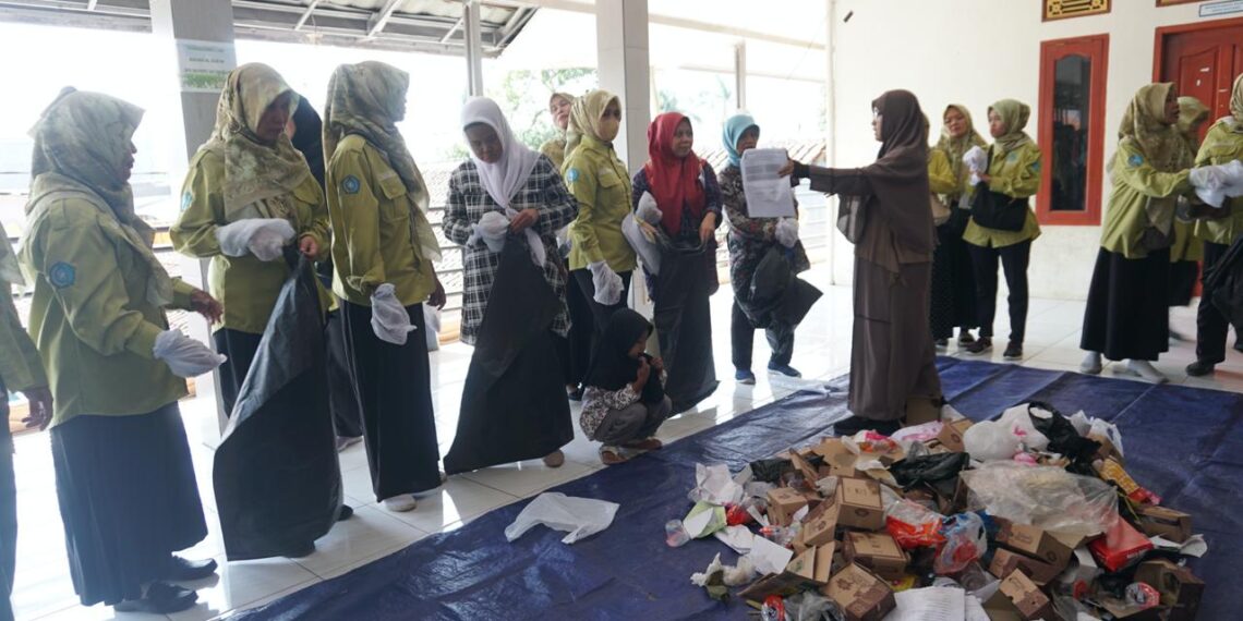 Edukasi Soal Sampah, SBM ITB Bikin Lomba Memilah Sampah di Jatinangor