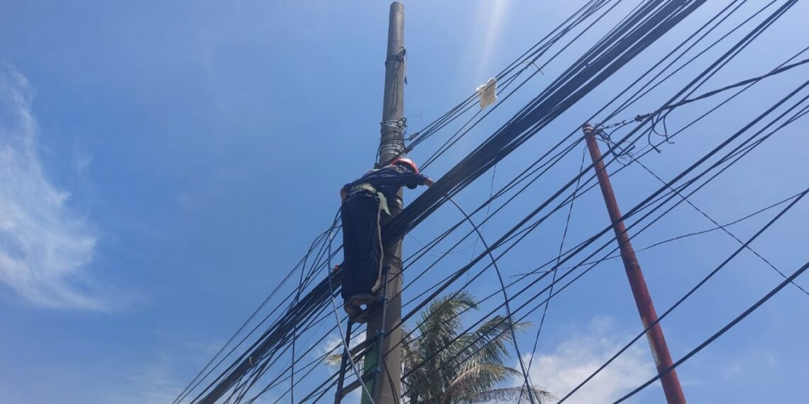 Jaga Kehandalan Jaringan, PLN Icon Plus Terus Lakukan Perapihan Kabel Fiber Optik