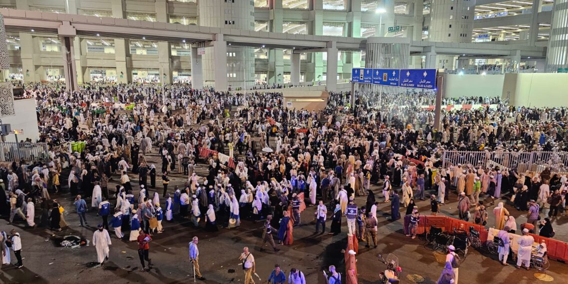 Rombongan jemaah haji Indonesia di Bandara AMAA, Madinah, Jumat (21/6/2024). (Foto: Kemenag).