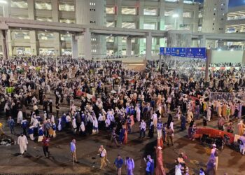 Rombongan jemaah haji Indonesia di Bandara AMAA, Madinah, Jumat (21/6/2024). (Foto: Kemenag).