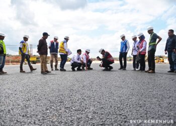 Menteri Perhubungan Budi Karya Sumadi kembali mengunjungi lokasi pembangunan Bandara IKN, Kecamatan Penajam, Penajam Paser Utara, Kalimantan Timur, Jumat (21/6/2024). (Foto: Kemenhub RI).