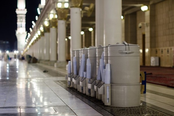 Air Zamzam di Masjid Nabawi.