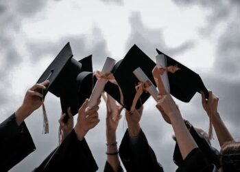 9 Tips Praktis untuk Wisuda: Persiapan Anti Ribet bagi Wanita, Nomor 8 Wajib Diperhatikan!