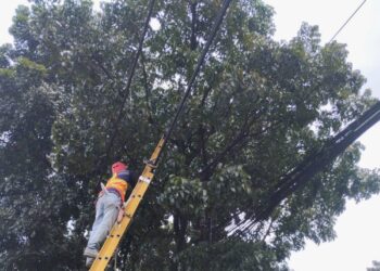 PLN Icon Plus Kembali Rapihkan dan Tata Kabel Fiber Optik di Kota Bandung
