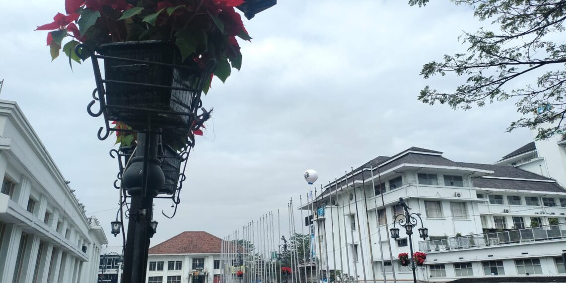 Bunga Kastuba Hiasi Jalan Asia Afrika, Siap Sambut Delegasi Asia Africa Festival 2024