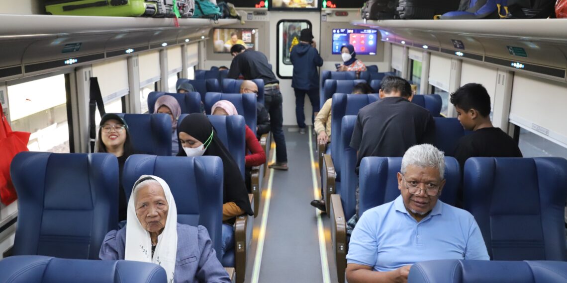 KAI Group Layani 218 Juta Penumpang Pada Semester I 2024