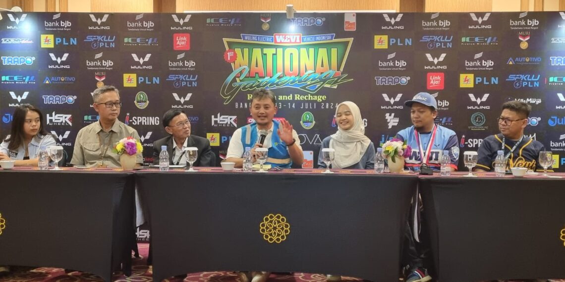 Dorong Penggunaan Kendaraan Listrik, PLN Dukung Penuh Komunitas EV Cetak Rekor MURI Dengan Penyediaan Infrastruktur Charging