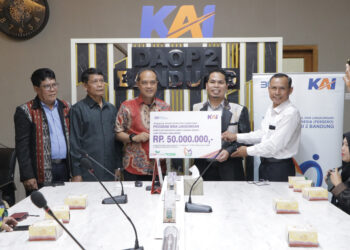 KAI Serahkan Bantuan TJSL Bina Lingkungan Sebesar 190 Juta