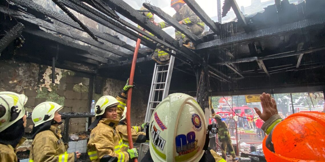 Respon Cepat! Diskar PB Kota Bandung Berhasil Padamkan Kebakaran di Pertokoan Pasar Simpang Dago